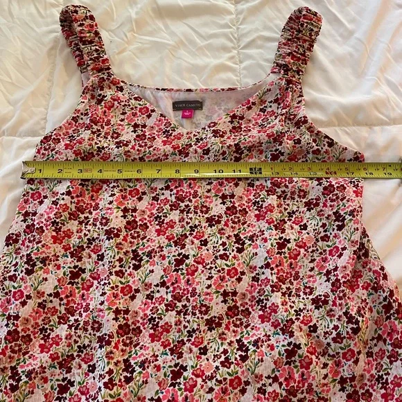 Vince Camuto V-Neck Floral Tank Blouse. Very feminine. Very pretty. Lined. - Picture 11 of 13